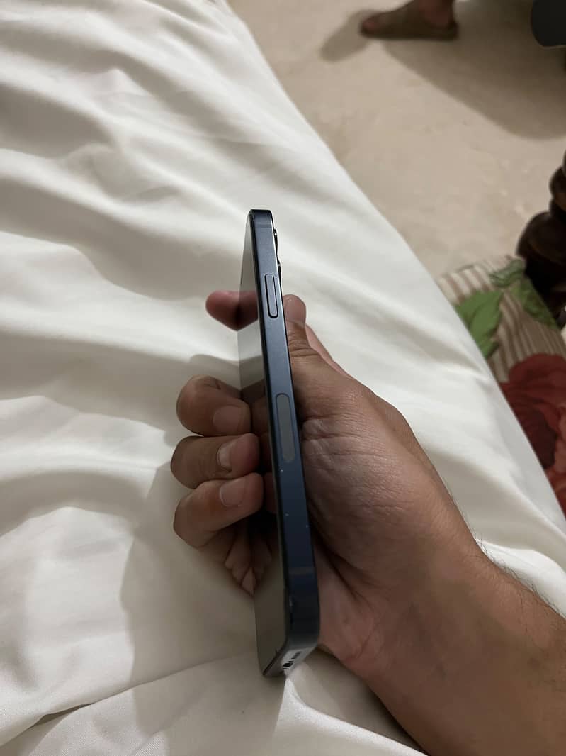 Iphone 12 4