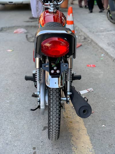 HONDA 125 HA ( 81 ke serial ha ) Islamabad reg)