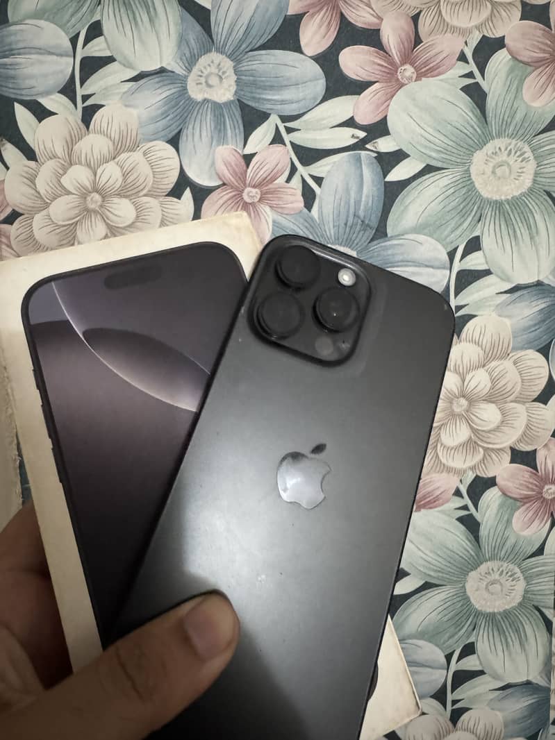 iPhone 16 Pro Max 2