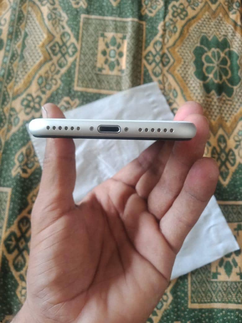 Apple iPhone SE 3
