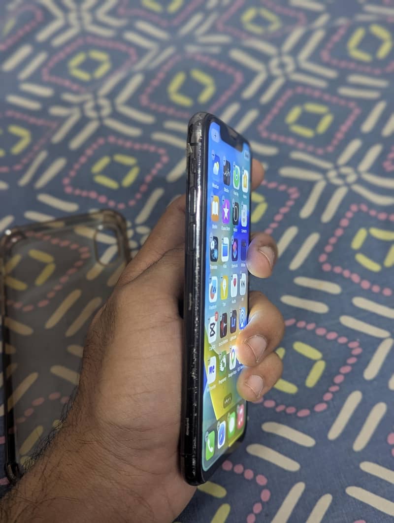 Apple iPhone X 4