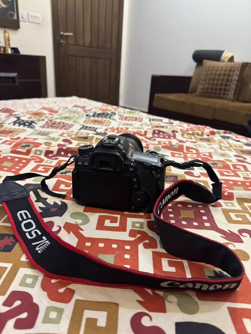Canon EOS 70D 0