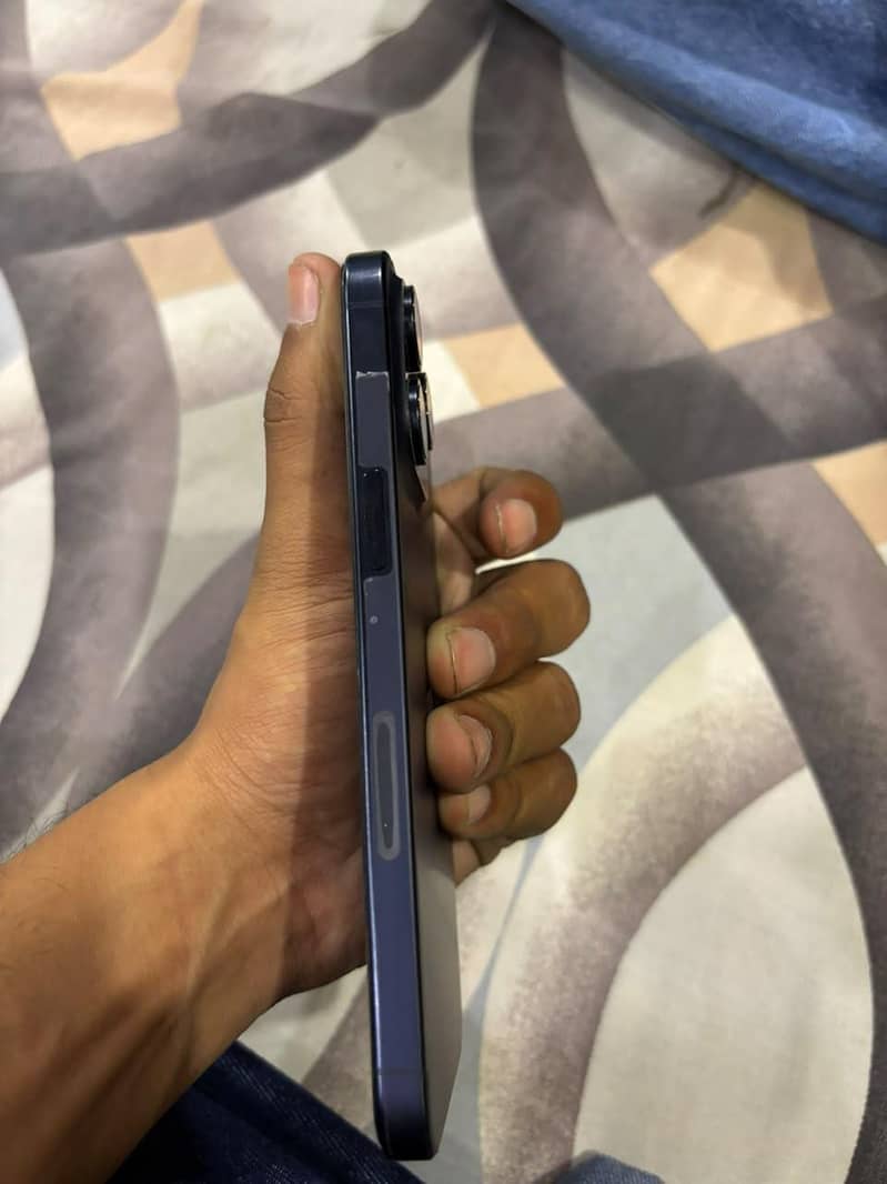Apple iPhone 15 Pro Max 0