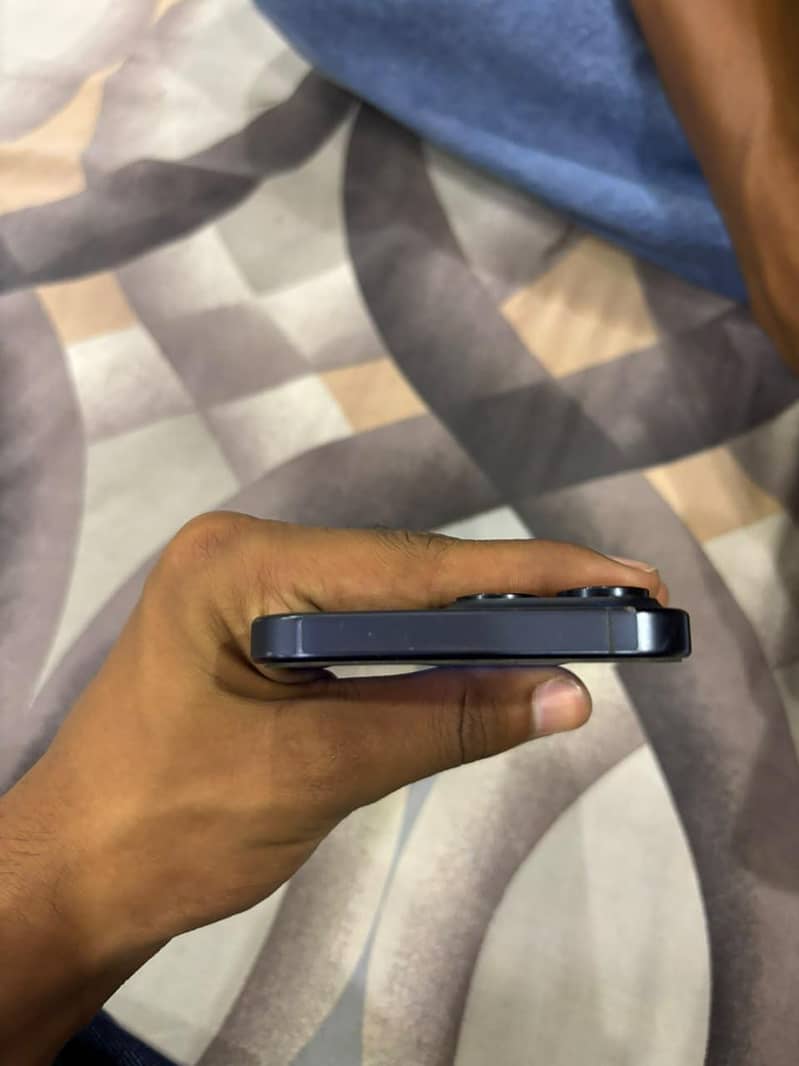 Apple iPhone 15 Pro Max 5