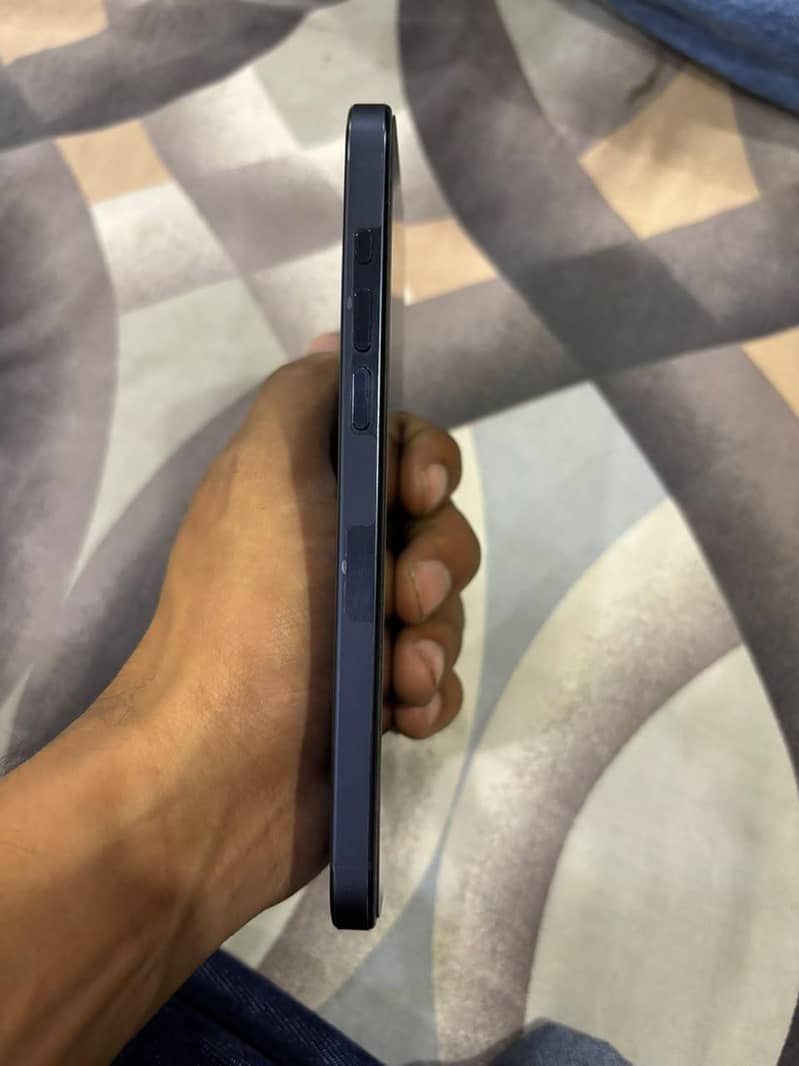 Apple iPhone 15 Pro Max 6