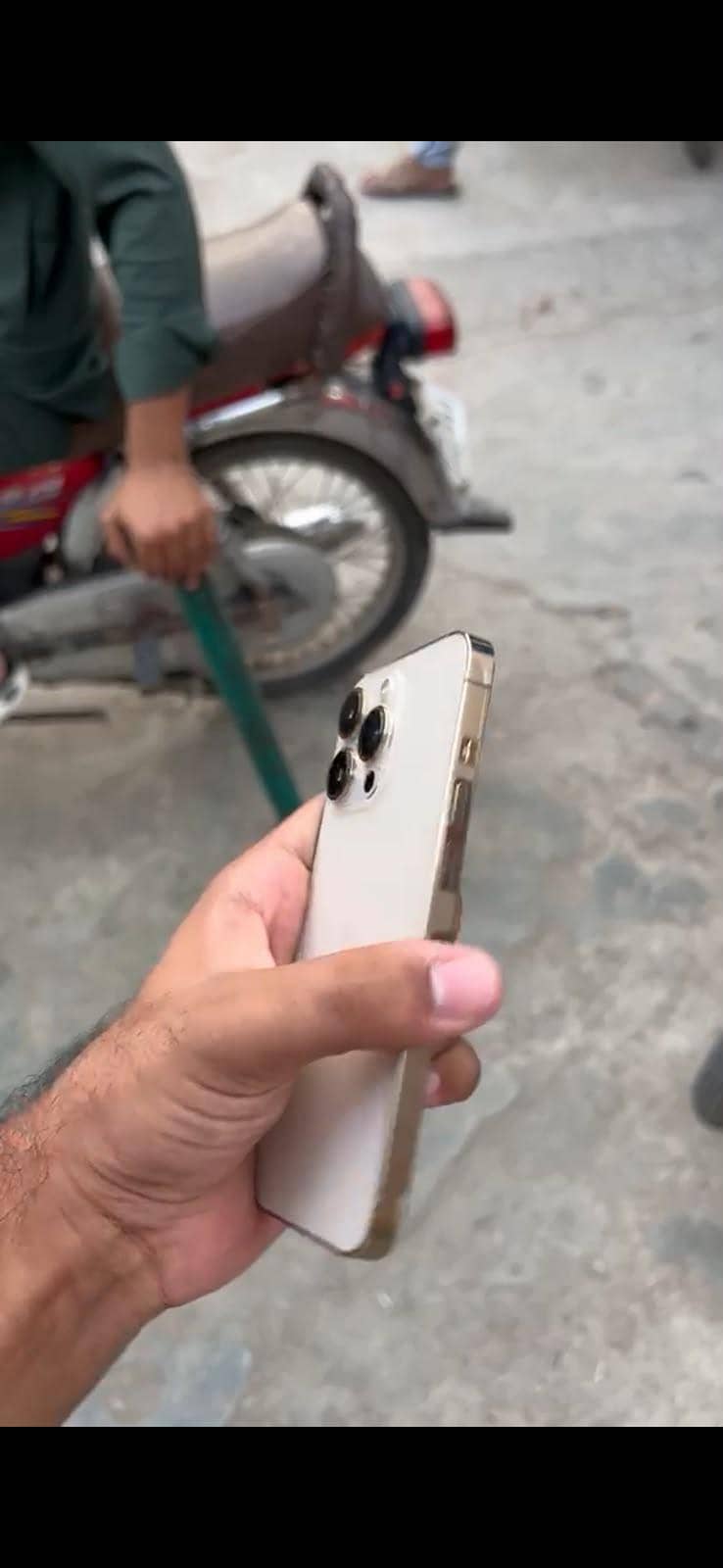 Apple iPhone 13 Pro 1