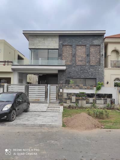 NEAR TO PARK 10 MARLA BEAUTIFUL HOUSE AVAILABLE FOR SELL IN DHA PHASE 5