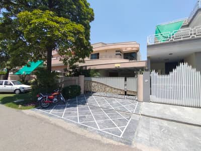 PRIME LOCTION 10 MARLA HOUSE HOUSE AVAILABLE FOR RENT IN DHA PHASE 4