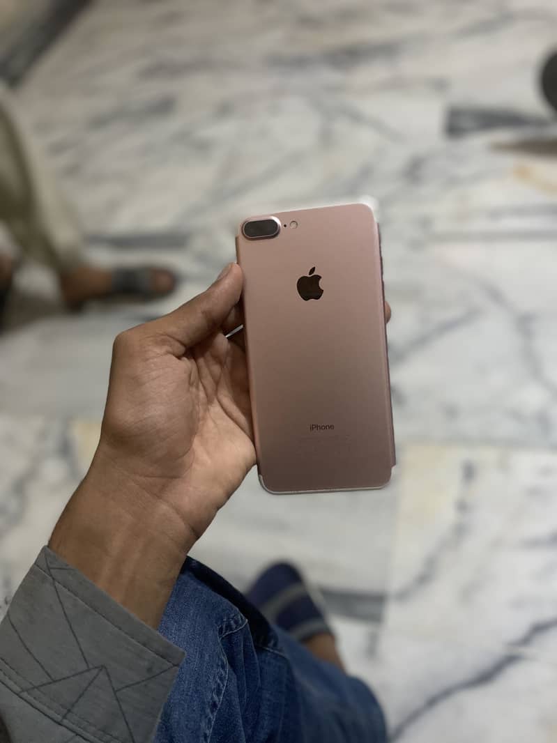 Apple iPhone 7 Plus 3