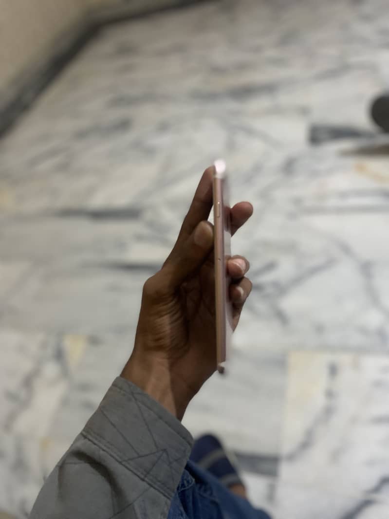 Apple iPhone 7 Plus 5