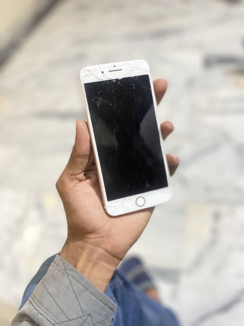 Apple iPhone 7 Plus 6