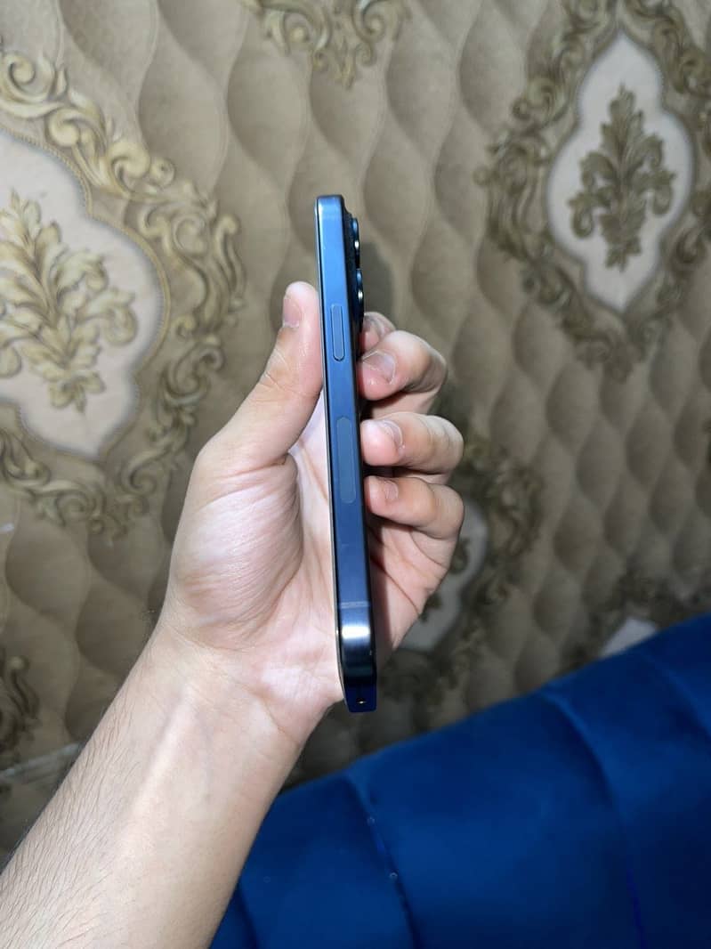 Apple iPhone 15 Pro 2