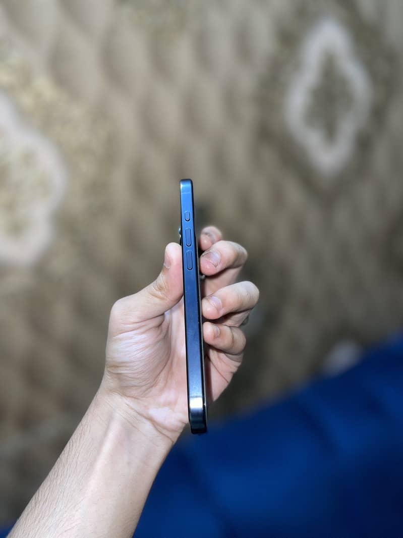 Apple iPhone 15 Pro 3