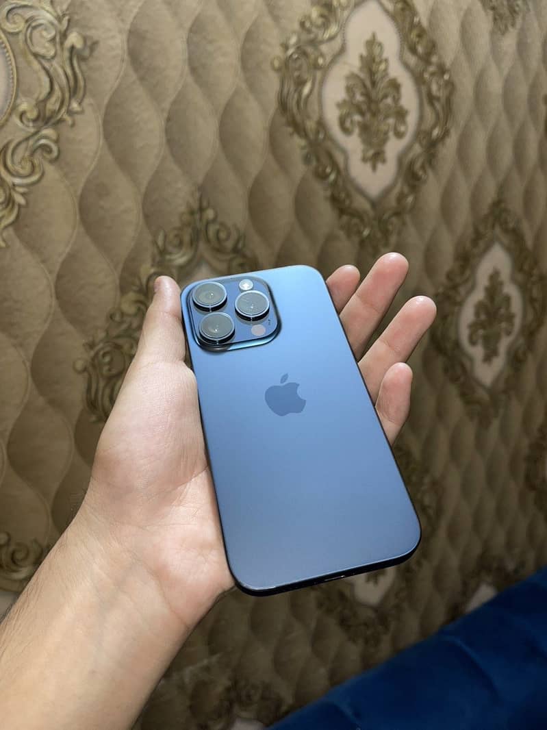 Apple iPhone 15 Pro 0