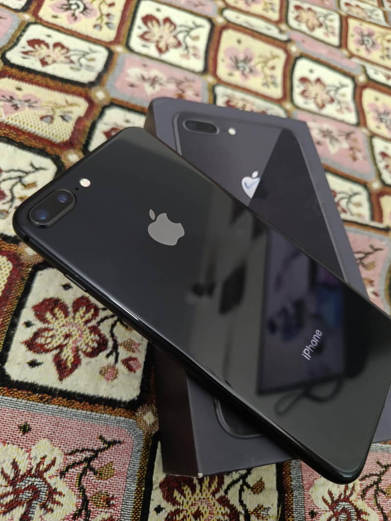 Apple iPhone 8 Plus 0