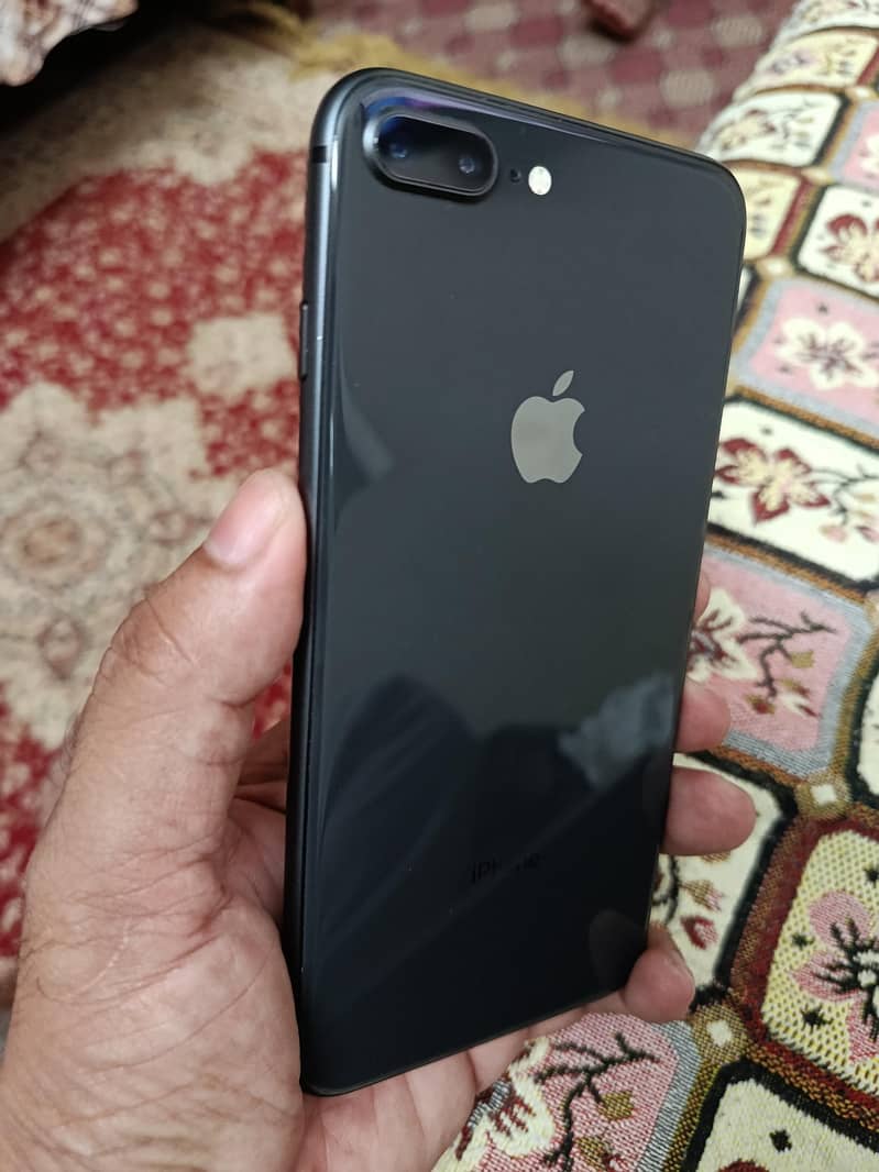 Apple iPhone 8 Plus 1