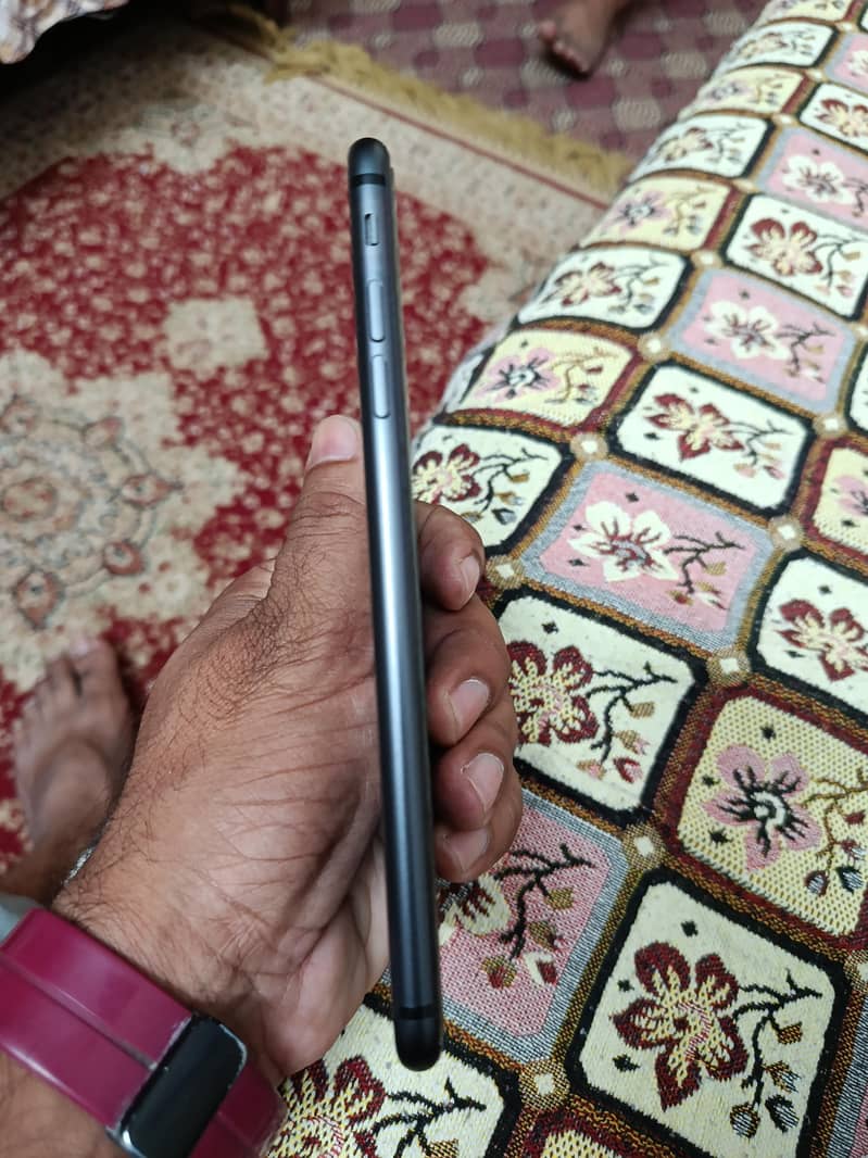Apple iPhone 8 Plus 4