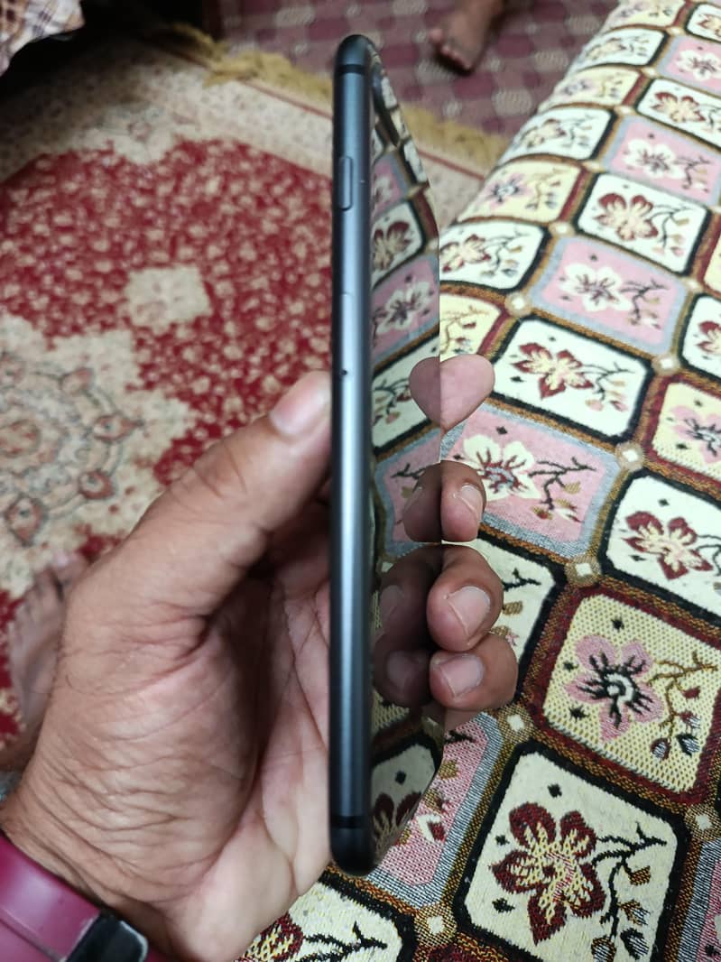 Apple iPhone 8 Plus 5