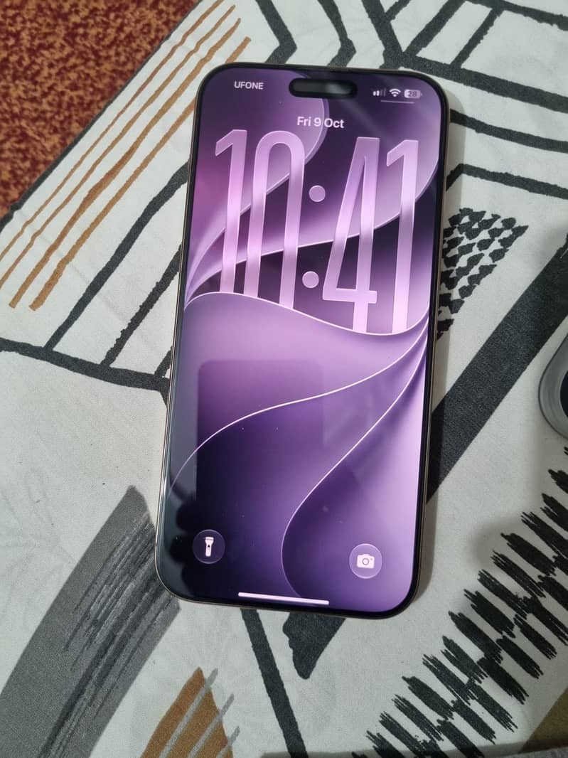 Apple iPhone 16 Pro Max 1