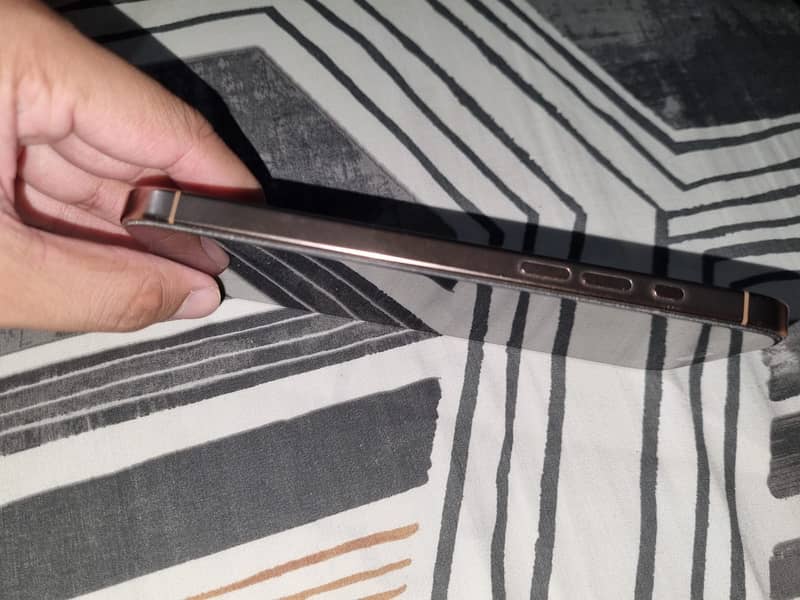 Apple iPhone 16 Pro Max 5