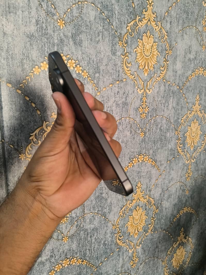 Google Pixel 10 4