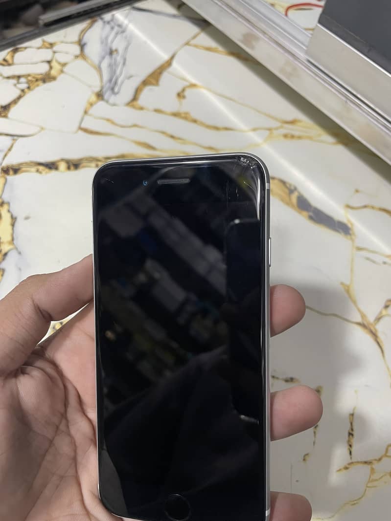 Apple iPhone SE 2020 1