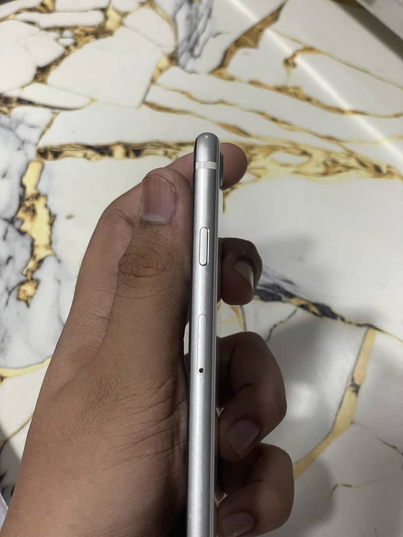Apple iPhone SE 2020 3