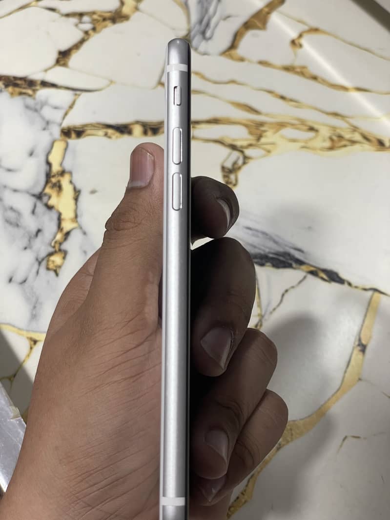 Apple iPhone SE 2020 4