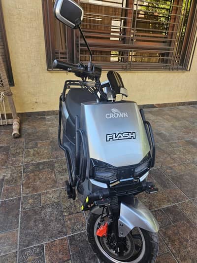 Crown Flash Electric Scooty – Grey | 2026 Model