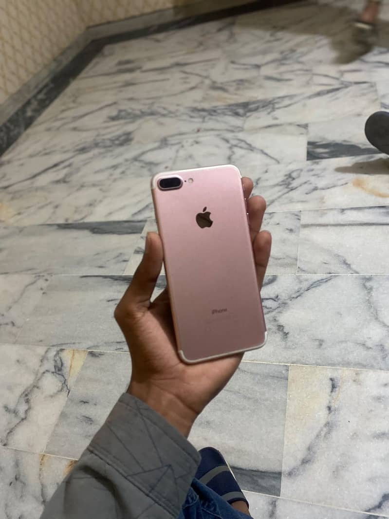 Apple iPhone 7 Plus 0
