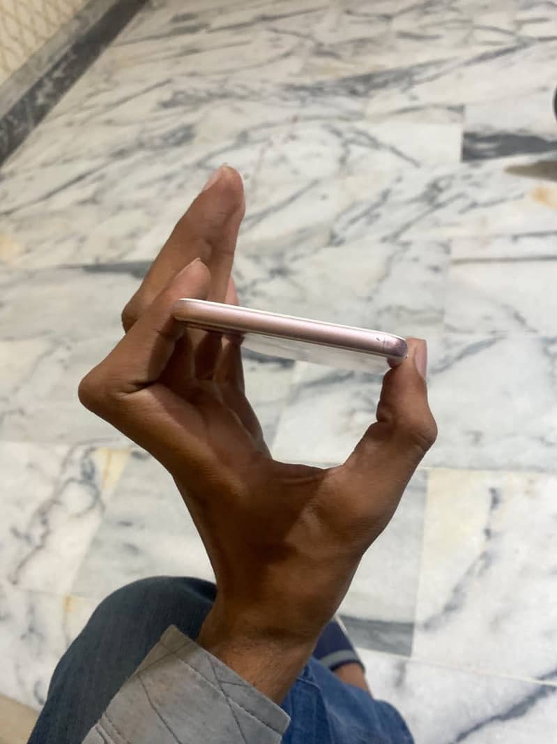 Apple iPhone 7 Plus 3