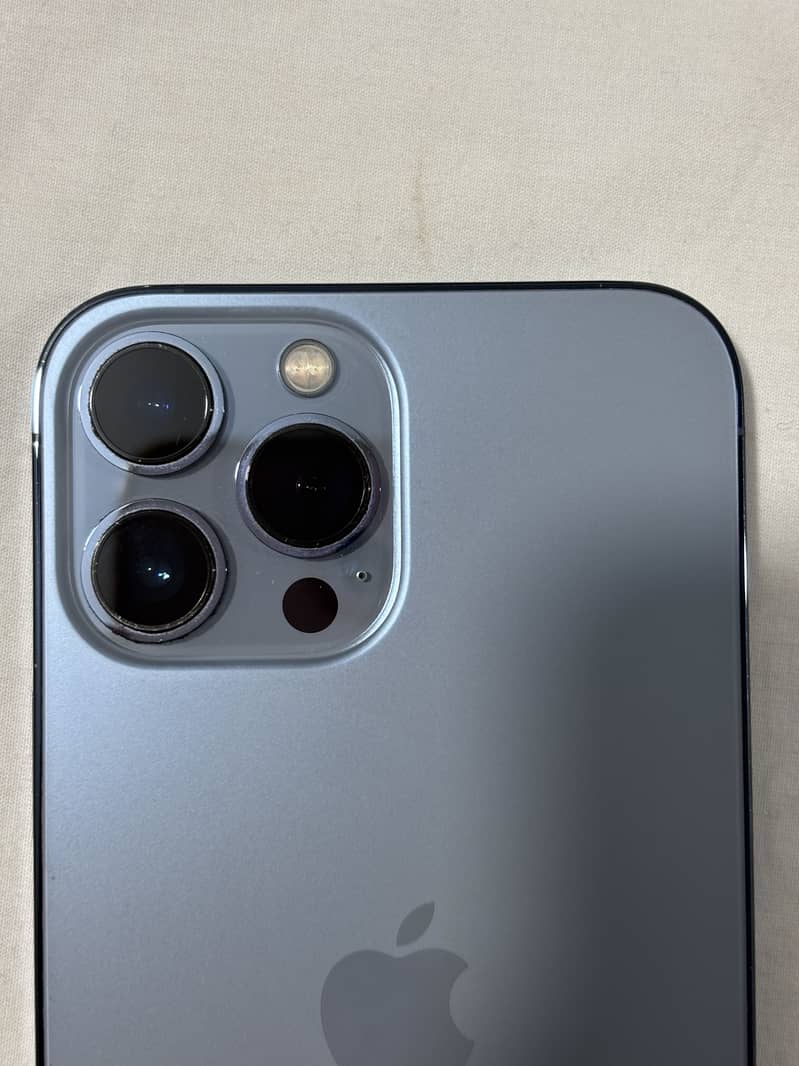 Apple iPhone 13 Pro Max 4