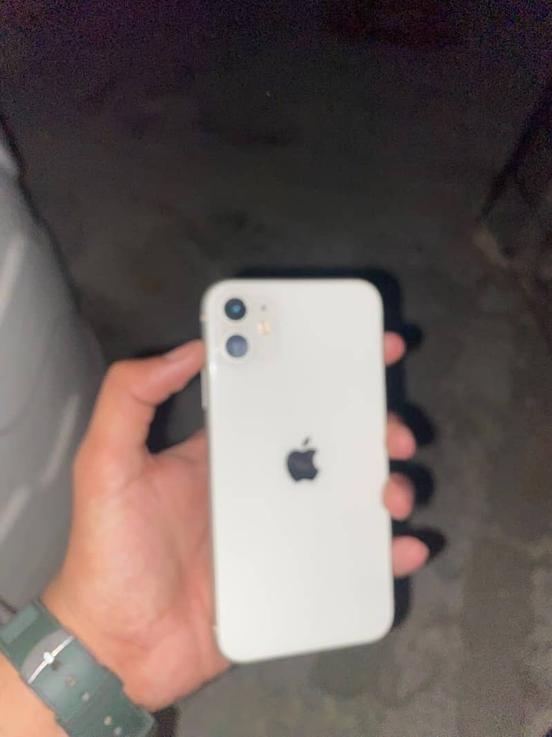 Apple iPhone 11 4
