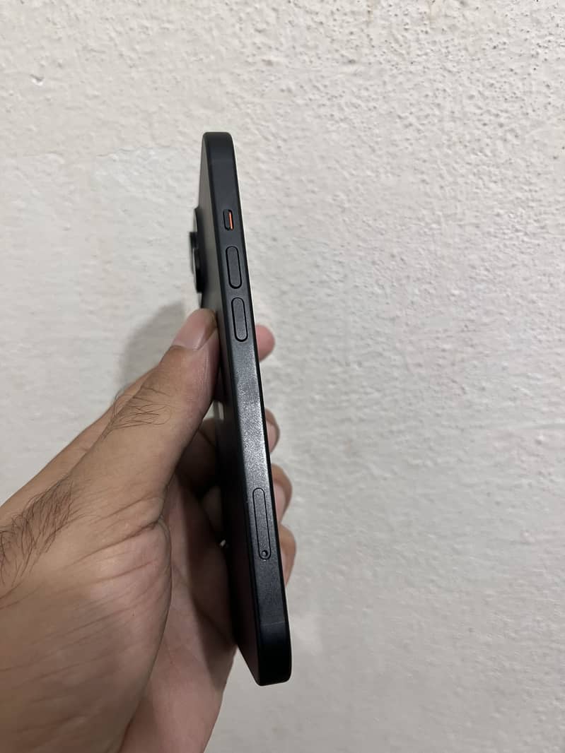 Apple iPhone 15 3