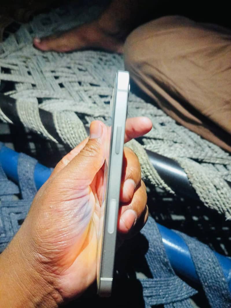 Apple iPhone 12 1