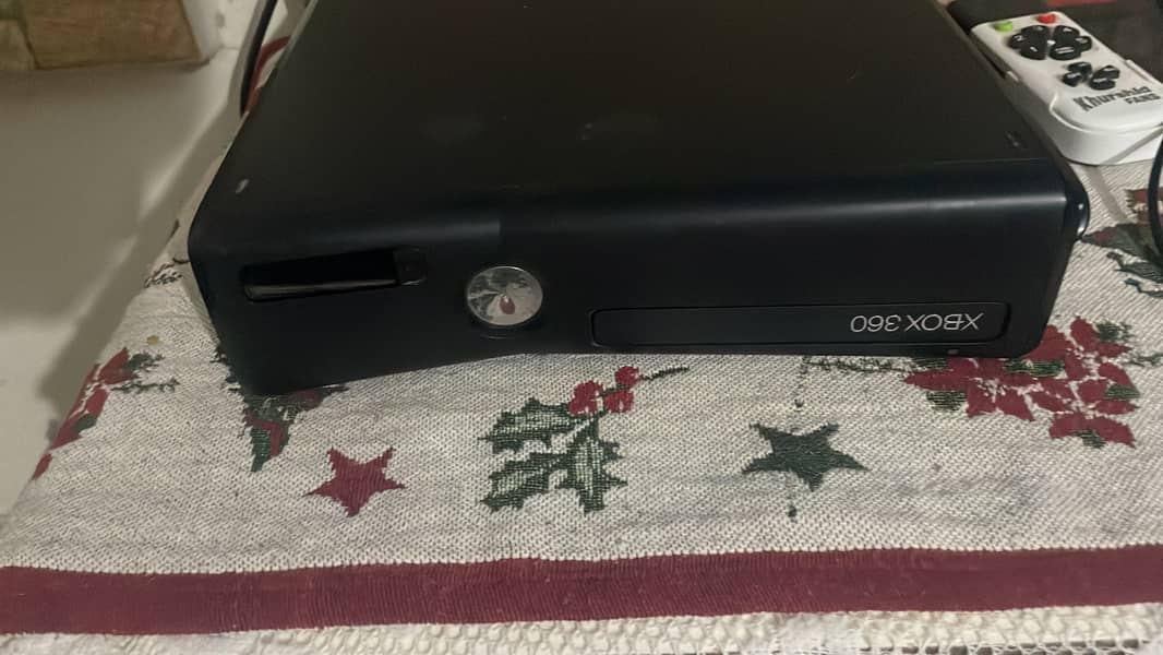 Xbox 360 slim without controller 1