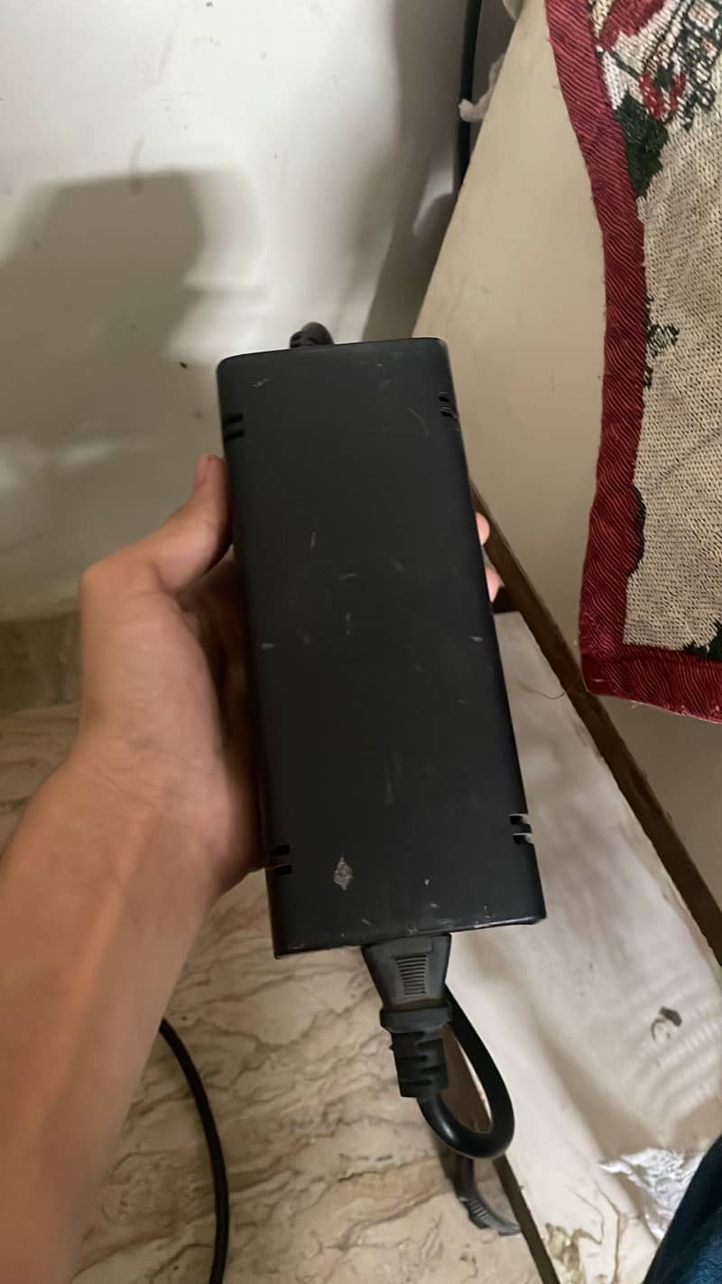 Xbox 360 slim without controller 2