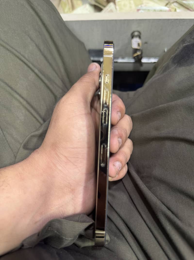 Apple iPhone 12 Pro Max 1