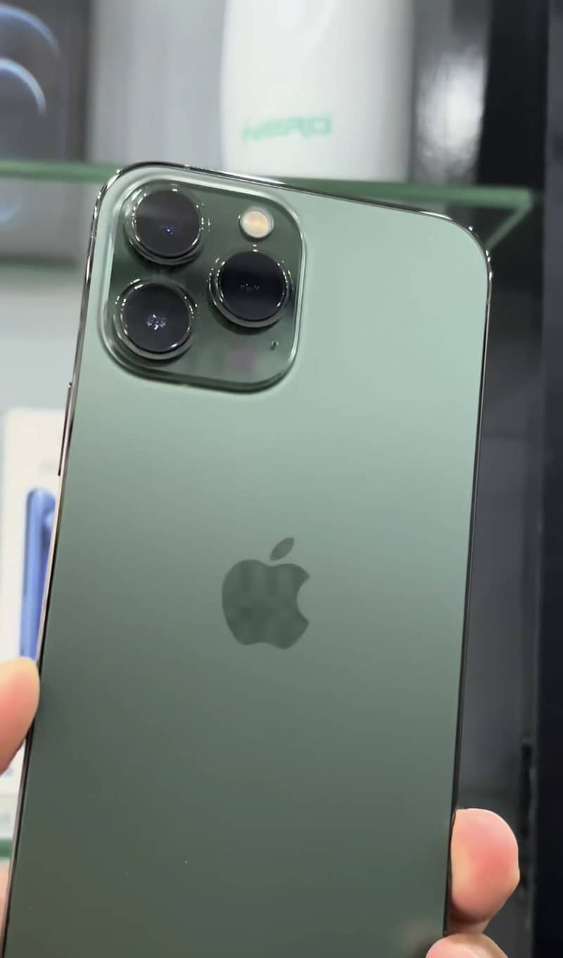 Apple iPhone 13 Pro Max 0