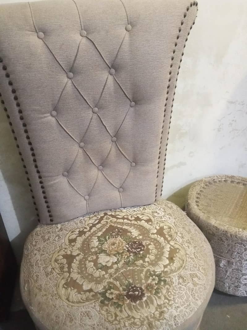 2 sofas 1 tebal 1