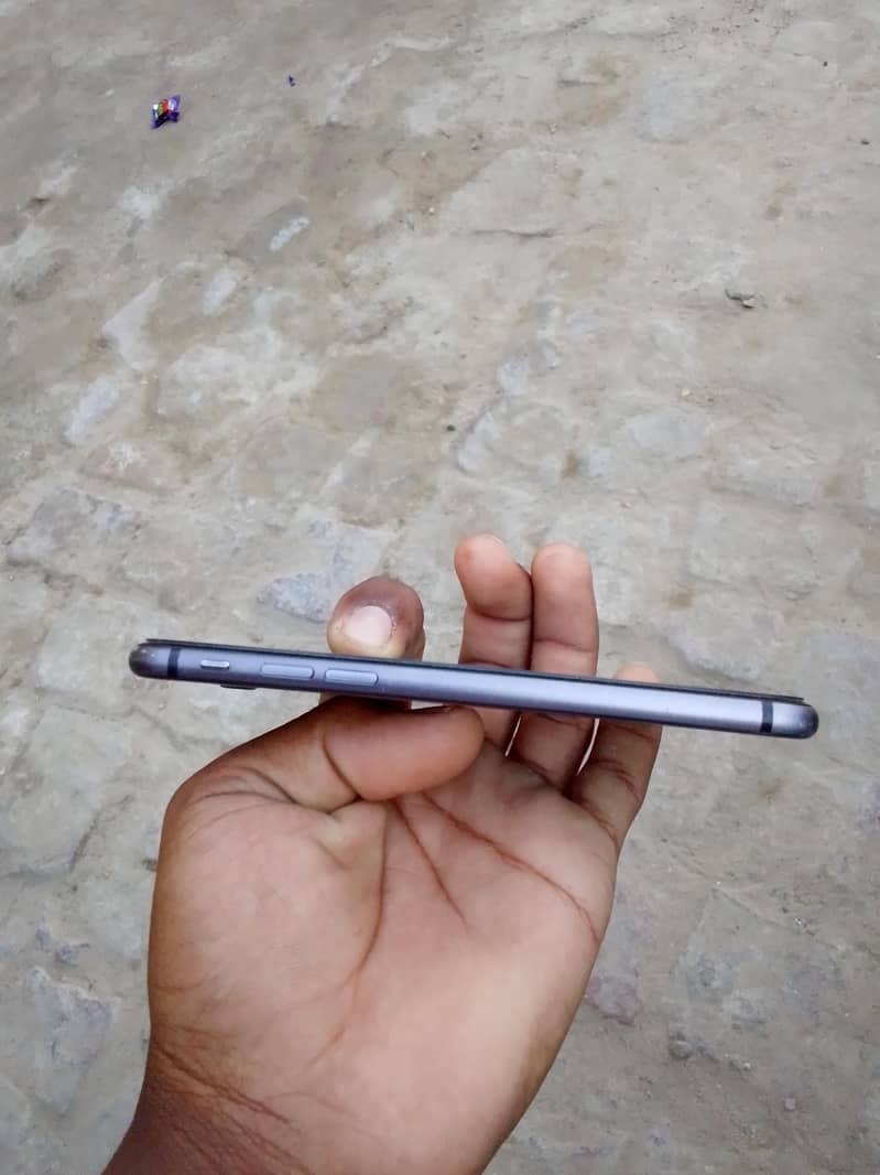 Apple iPhone 8 3
