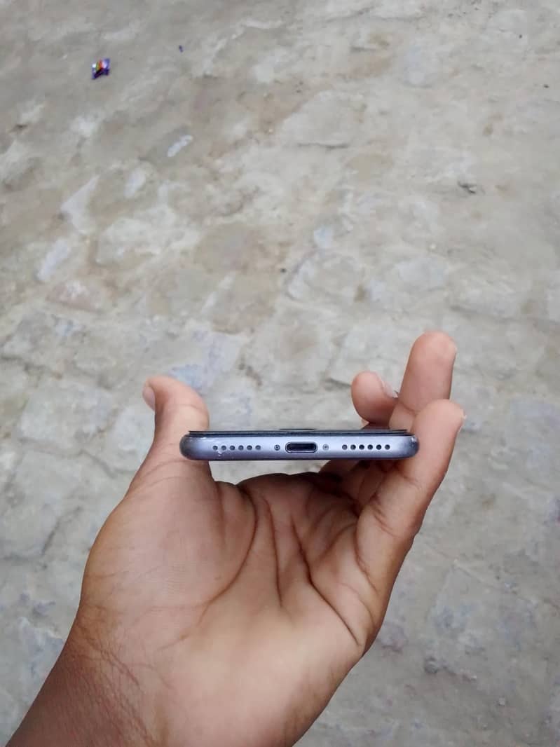 Apple iPhone 8 4