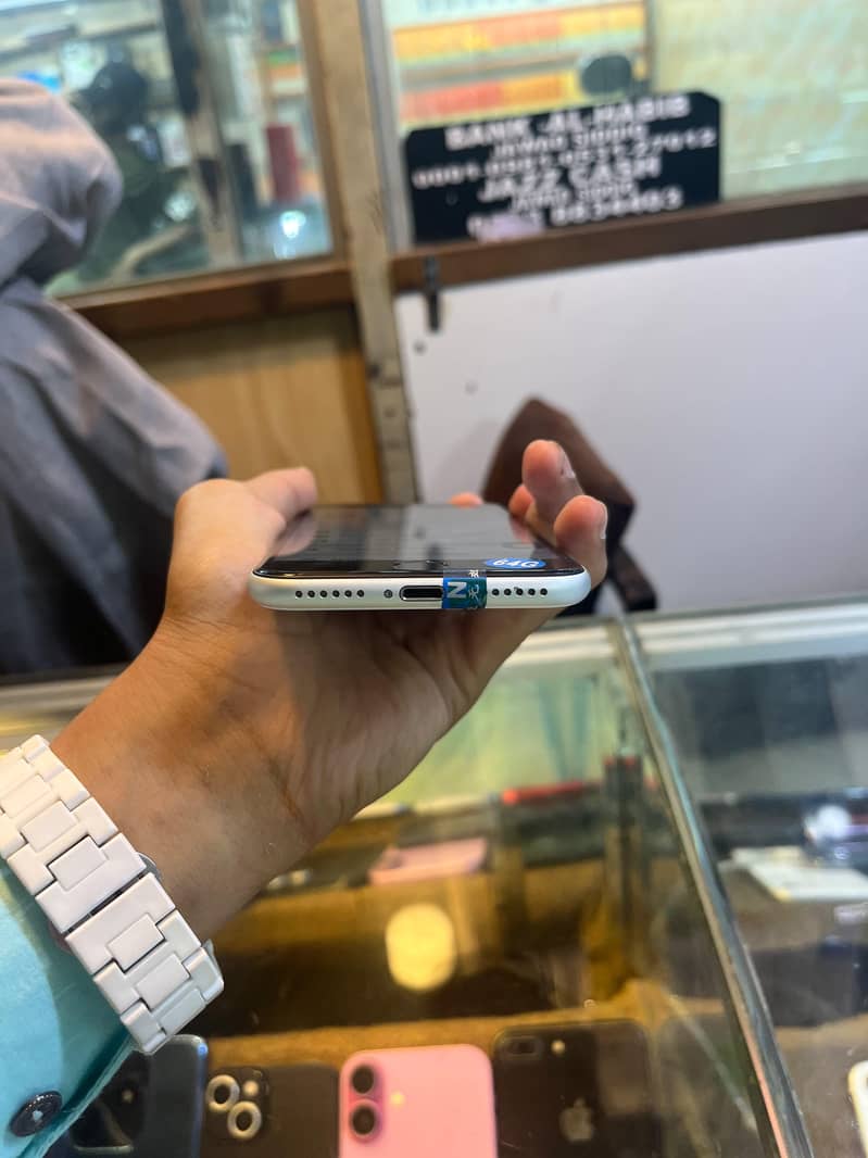 Apple iPhone SE 4