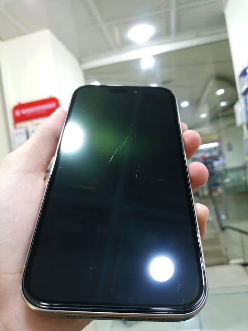 Apple iPhone 15 pro 4