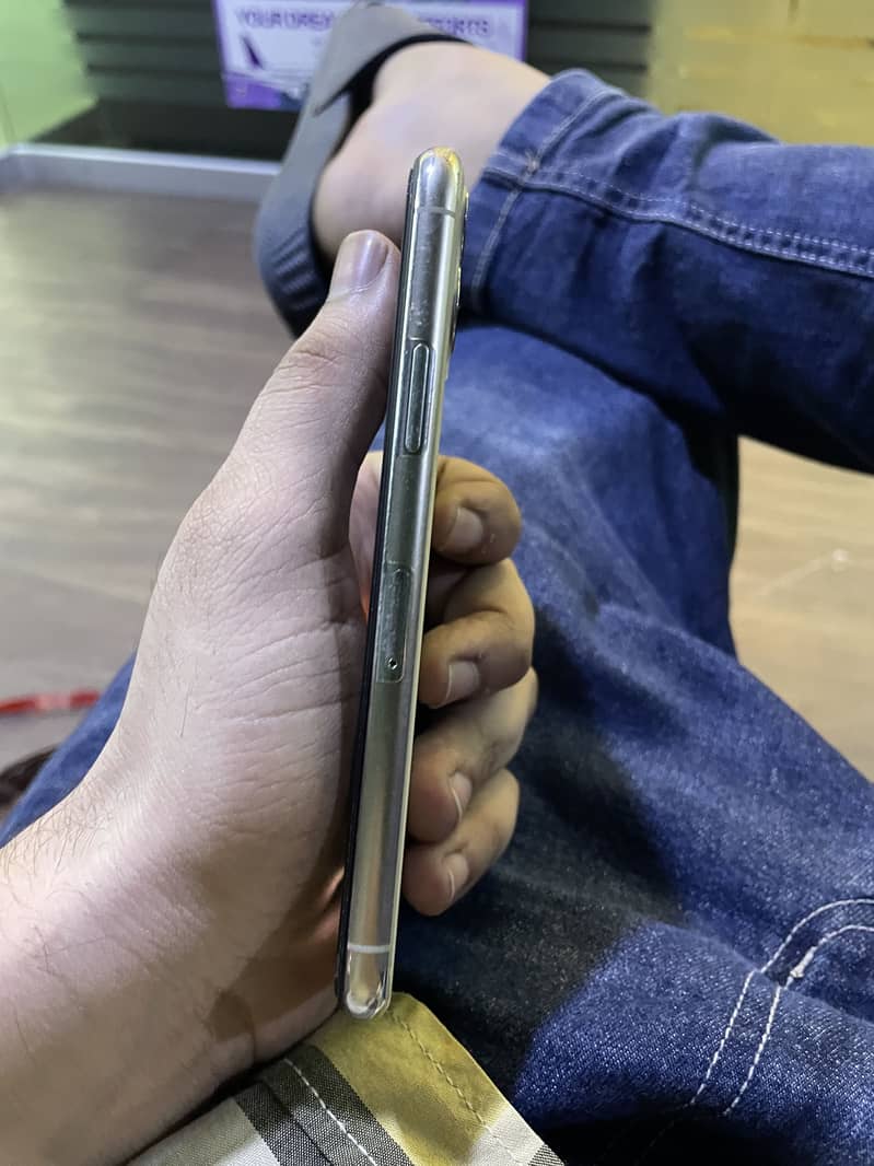 iPhone 11 Pro 2