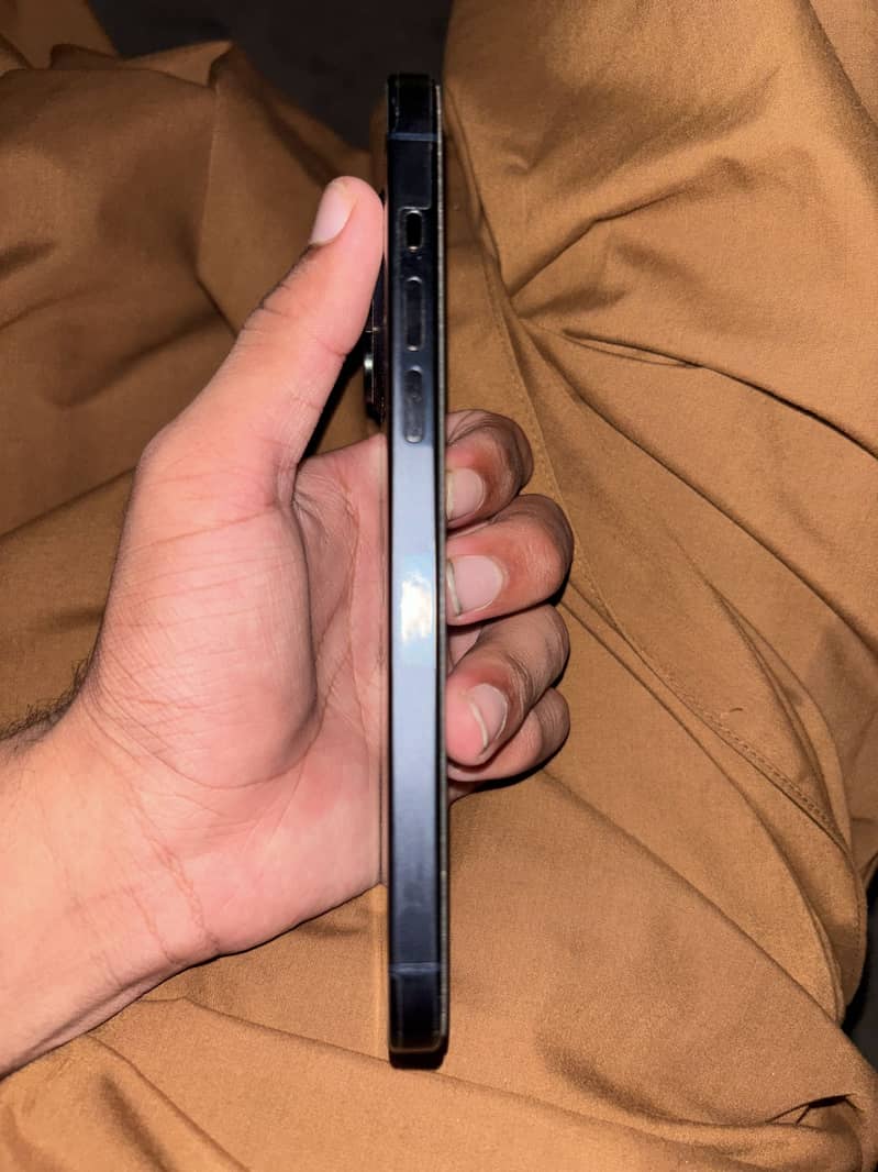 Apple iPhone 15 Pro Max 1