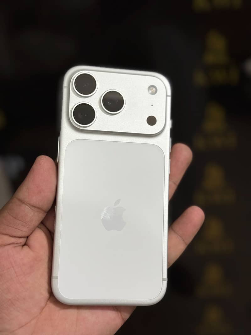 Apple iPhone 17 Pro 0