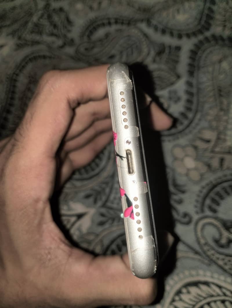 Apple iPhone 11 4