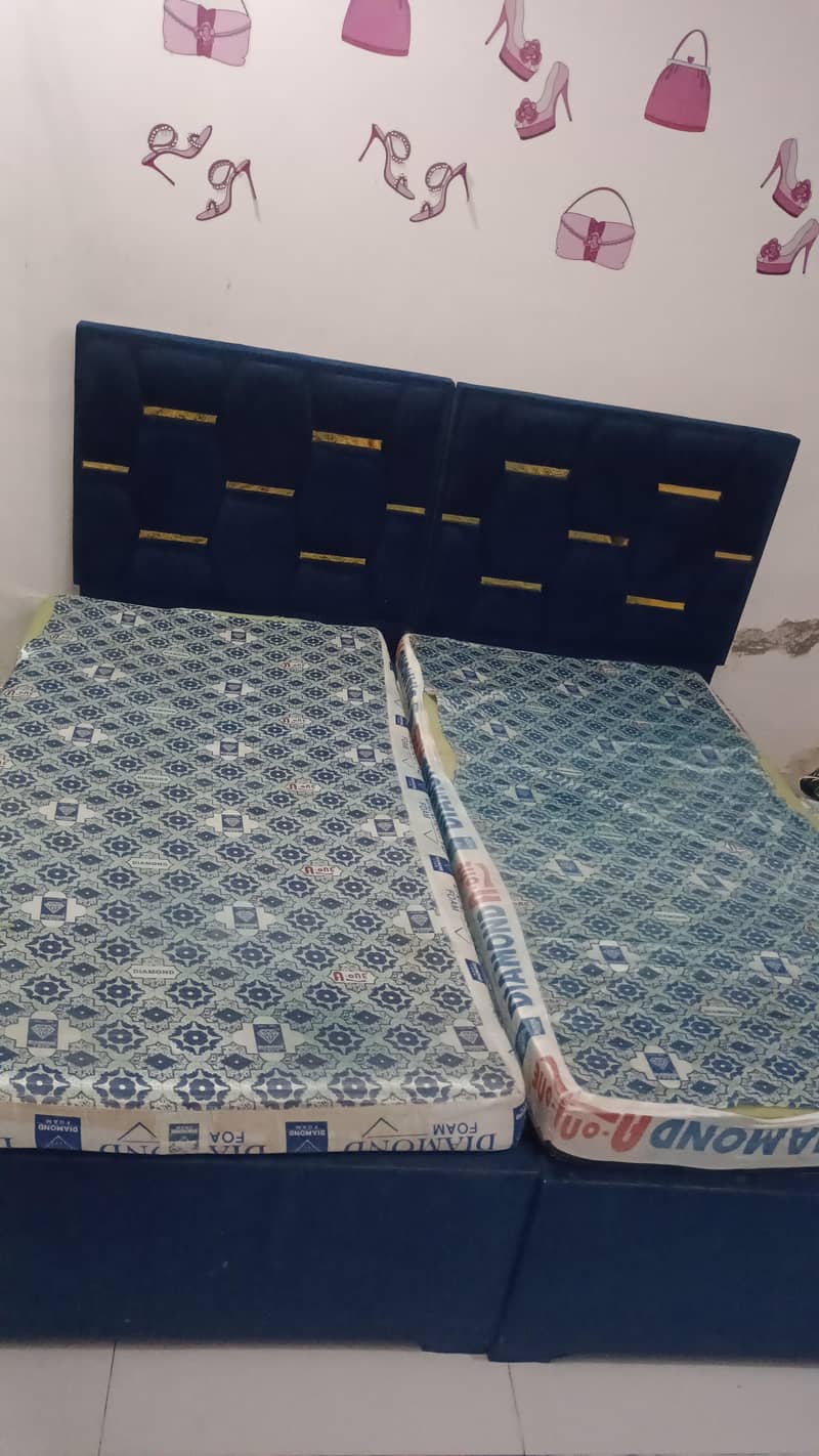 2 single beds 0