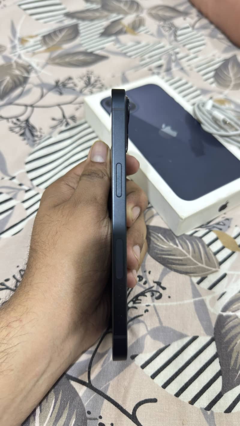 Apple iPhone 13 2